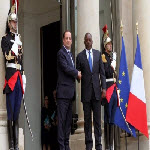 Franois Hollande et Joseph Kabila sur le perron de l'Elyse lors de la visite du prsident de la RDC  Paris en France le 21 mai 2014 (Photo prsidence franaise)