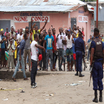 Des manifestants contre l'adoption de la loi lectorale au parlement font face  la police le 19/01/2015  Kinshasa