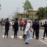 Les partisans de l?opposition marchent sur une des avenues principale de Kinshasa le 1.9.2011, pour la rvision du fichier lectoral