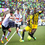 As Vita club de la RDC (jaune) contre l'Entente sportive de Stif d'Algrie (blanche) le 26/10/2014 au stade Tata Raphal de Kinshasa