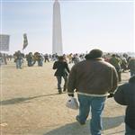 Les gens se dirigent vers le Washington Monument sur le National Mall  Washington, DC, po ...