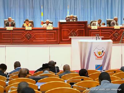 Les membres du bureau de l'Assemble nationale au palais du peuple  Kinshasa, le 31/05/2017 lors de la prsentation du budget 2017 par le Premier ministre, Bruno Tshibala. Radio Okapi/Ph. John Bompengo