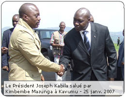 La population de Bukavu, trs enthousiasme par cette visite quasi inattendue du Chef de l'Etat, la toute premire aprs sa victoire  la prsidentielle, s'est masse le long des grandes artres des communes de Bagira, Kadutu et Ibanda, ovationnant ainsi frntiquement le Prsident de la Rpublique, Joseph Kabila Kabange, le librateur et vainqueur  la prsidentielle. </p>
<p>