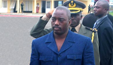 Le Prsident de la Rpublique, Joseph Kabila effectue une visite surprise  Bukavu dans le Sud-Kivu depuis jeudi 25 janvier 2007, accompagn d'une quipe restreinte de conseillers. Il s'est rendu vendredi 26 janvier dans le Territoire de Walungu toujours en proie aux exactions des combattants hutus rwandais.