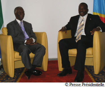 Le Prsident de la Rpublique, Joseph Kabila Kabange, est arriv mercredi  Pretoria, en Afrique du Sud, o il prend part ce jeudi 3 avril 2008, aux cts de son homologue sud-africain, Thabo Mbeki,  la runion de la 5me grande commission mixte RSA-RDC.
Au cours de cette runion au sommet, les deux Chefs d'Etat procderont  l'examen et  l'approbation du rapport labor par les experts des deux pays.