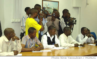 Lors de sa confrence de presse hebdomadaire du mercredi 15 aot 2007, la MONUC a condamn la nouvelle srie d'assassinats dans la province du Nord Kivu  l'est du pays dont ceux d'un journaliste  Goma et d'un chef de localit  Rutshuru. 