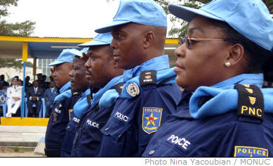 Une crmonie de remise de drapelets, en prsence du Reprsentant spcial du Secrtaire gnral de l'ONU en RDC, William Swing, a eu lieu le 30 aot 2007,  l`Inspection Provinciale de la Police de Kinshasa, en l`honneur de douze officiers de la Police Nationale Congolaise (PNC) qui seront dploys dans les misions onusiennes de maintien de la paix en Cte d'Ivoire (ONUCI) et en Hati (MINUSTAH) o deux policiers ont dj t dploys. 