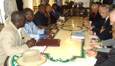Le Reprsentant Spcial du Secrtaire Gnral en RDC, William Lacy Swing et cinq reprsentants d'Etats membres du Conseil de Scurit (Etats-Unis, France, Royaume Uni, Belgique et Afrique du Sud) ont rencontr le Prsident de la Rpublique dmocratique du Congo, le Prsident Joseph Kabila,  Goma, le lundi 15 octobre 2007. 