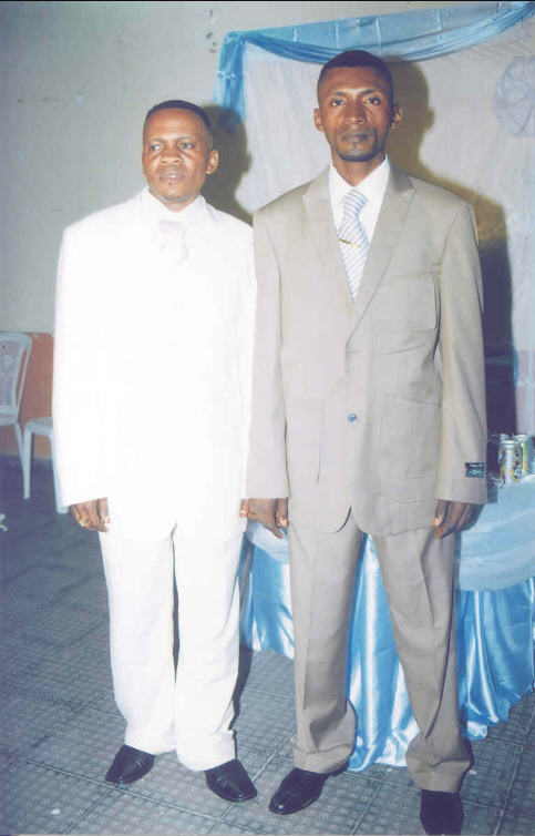 De gauche  droite Auguy Malambu et Lolo  Luanda chez Bebe Mack.