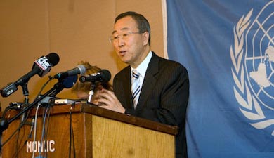 Ban Ki-moon aucours d'une conference de presse au Congo-Kinshasa