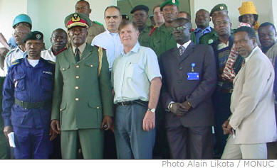 L'Equateur est l'une des provinces o la prsence de mines est une ralit. C'est dans ce contexte qu'une dlgation conduite par Monsieur Maxwell Gaylard, directeur du Service anti-mines de l'ONU venu de New York (UNMASS) et accompagn des responsables du Centre de Coordination de l'Action anti-mines de Kinshasa est arrive le 3 octobre 2007  Mbandaka. 
