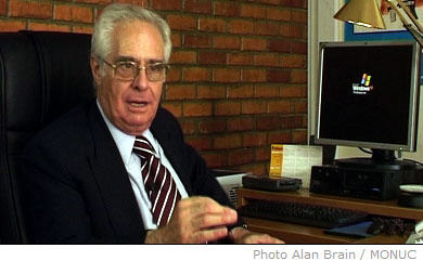 Roberto Garreton, consultant du Centre International pour la Justice Transitionnelle et ex-fonctionnaire des Nations Unies est  Kinshasa pour valuer la possibilit d'tablir une Commission Vrit et Rconciliation en Rpublique Dmocratique du Congo, aprs les annes de guerre. Cette commission devrait faire la lumire sur les responsables des atrocits lies  la guerre.