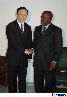 Le ministre chinois des  Affaires étrangères Yang Jiechi, arrivé mardi après-midi à  Kinshasa pour une visite officielle d'un jour en République  démocratique du Congo (RDC), a été reçu le jour même par le  président de la RDC, Joseph Kabila.