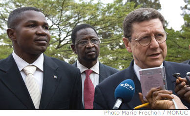 Alan Doss, Représentant spécial du Secrétaire général de l'ONU en République démocratique du Congo (RDC) et chef de la MONUC, la Mission de maintien de la paix des Nations unies dans ce pays, a effectué sa première visite officielle à Bukavu les 8 et 9 février 2008, en compagnie du Commandant des forces de la MONUC, le Général Babacar Gaye.