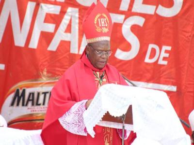Mgr Fridolin Ambongo, archevêque de Kinshasa ce dimanche 14 avril au Stade Tat Raphael. Photo archevêché de Kinshasa.