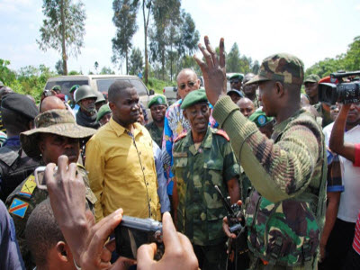 Le Colonel Mamadou explique la situation  Julien Paluku  Kibumba