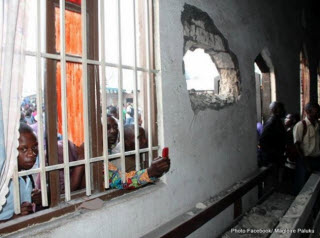 Une maison détruite  par des obus à Goma
