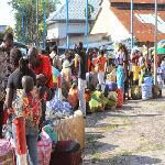 Des familles refoules de Brazzaville cherchant  rejoindre leurs proches le 24/04/2014  l'entre principale de l'ex- port Onatra  Kinshasa