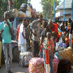 Des familles congolaises refoulées de Brazzaville cherchant à rejoindre leurs proches