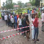 Scne de vie devant un bureau de vote  Kinshasa, le 30/12/2018. Radio okapi/Photo John Bompengo