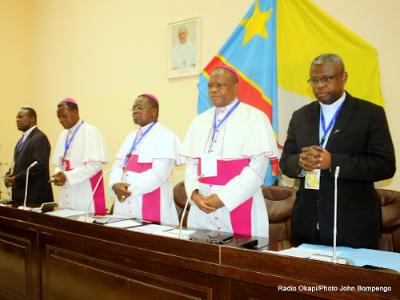 Des vques membres de la CENCO lors de travaux du dialogue national inclusif  Kinshasa, le 09/12/2016. Radio Okapi/Ph. John Bompengo.