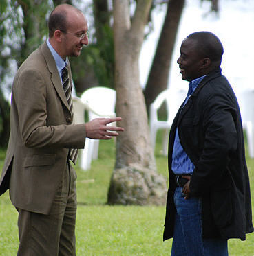 Le ministre belge  la Coopration et au dveloppement, Charles Michel, a exprim, au sortir d'un entretien dimanche,  Goma, avec le Prsident Joseph Kabila Kabange, le souhait du gouvernement de son pays de voir la Confrence sur la paix au Kivu dboucher sur une solution politique.