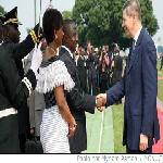 Joseph et Olive Kabila congratules par Le Secrétaire général adjoint des Nations unies chargé des opérations de maintien de la paix, Jean Marie Guéhenno