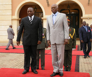 Invité par son homologue angolais, le Président de la République Joseph Kabila Kabange a effectué du 30 au 31 juillet 2007 une visite officielle en République d'Angola.
