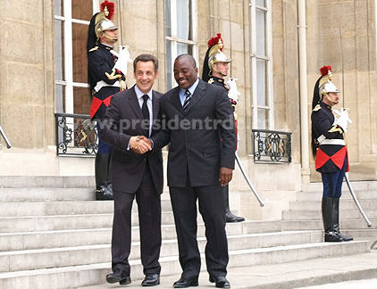 Nicolas Sarkozy au Palais de l'Elysée. 
L'entretien de plus d'une heure a porté essentiellement sur la situation intérieure en RDC ainsi que sur les relations bilatérales et les principales crises du continent africain.