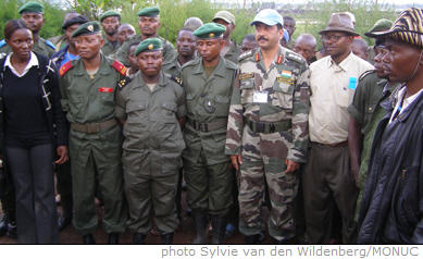 Le chef de la milice Mai Mai FAPL (Forces armees pour la liberation du Nord Kivu), Kibamba Kasereka s'est rendu aux Casques bleus de la MONUC, ce samedi 27 octobre 2007, dans la matinée, suite a une forte pression exercée conjointement sur lui et sur ses troupes depuis plusieurs jours dans son fief de Karambi, dans le territoire de Rutshuru, par les FARDC appuyés par les forces de la MONUC.