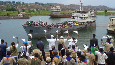 Après les violentes manifestations de Moba le 1er août 2007, toutes les opérations de rapatriement dans le Nord Katanga étaient stoppées et toutes les Agences des Nations unies évacuées de la ville portuaire située à 300km au sud de Kalémie (province du Katanga). Plus de deux mois plus tard c'est dans le chef-lieu du Tanganyika, à Kalémie, que les bateaux reviennent avec des centaines de familles de congolais qui avaient fui pendant la guerre.