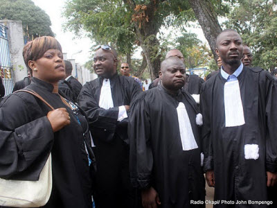 Des magistrats, lors d'un sit-in devant la primature le 30/08/2011 à Kinshasa