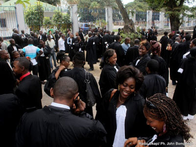 Des magistrats devant la primature, lors d'une marche de protestation contre leurs conditions de travail, mardi 30/08/2011 à Kinshasa