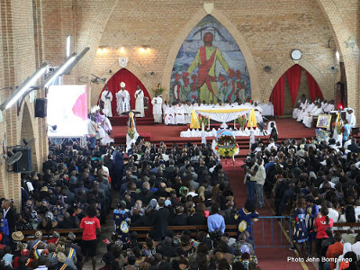 La messe de suffrage prononce par le Cardinal Mosengwo  la Cathdrale Notre Dame du Congo avant l'inhumation de Papa Wemba