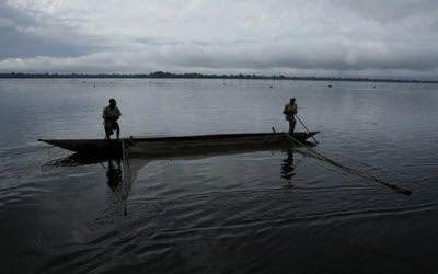 Pêcheurs sur le fleuve Congo
