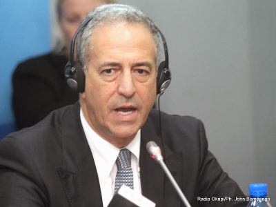 Russ Feingold, envoy spcial du prsident Barack Obama dans les Grands Lacs le 03/06/2014 au quartier gnral de la Monusco  Kinshasa, lors d'une confrence de presse