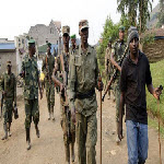 Sultani Makenga (centre), leader des rebelles du M23