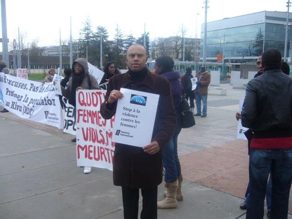 Manifestation, place des Nations  Genve, organise par CORPUS et Amnesty international pour dnoncer les violences faites aux civils dans le Kivu.