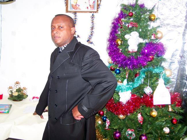 Joyeux Noel de la part de Raphael Ngoma Tsasa. Congolais d'origine vivant a Manchester/ United Kingdom. Raphael Ngoma Tsasa 