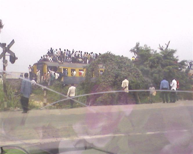 DROLE DE TRAIN  INCROYABLE PASSAGER  TIA MUTU BAKATA