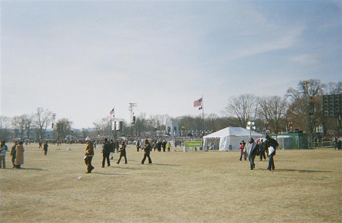 Ambiance prs du National World War II Memorial au National Mall  Washington, DC,  l'inauguration historique du Prsident Barack Obama.