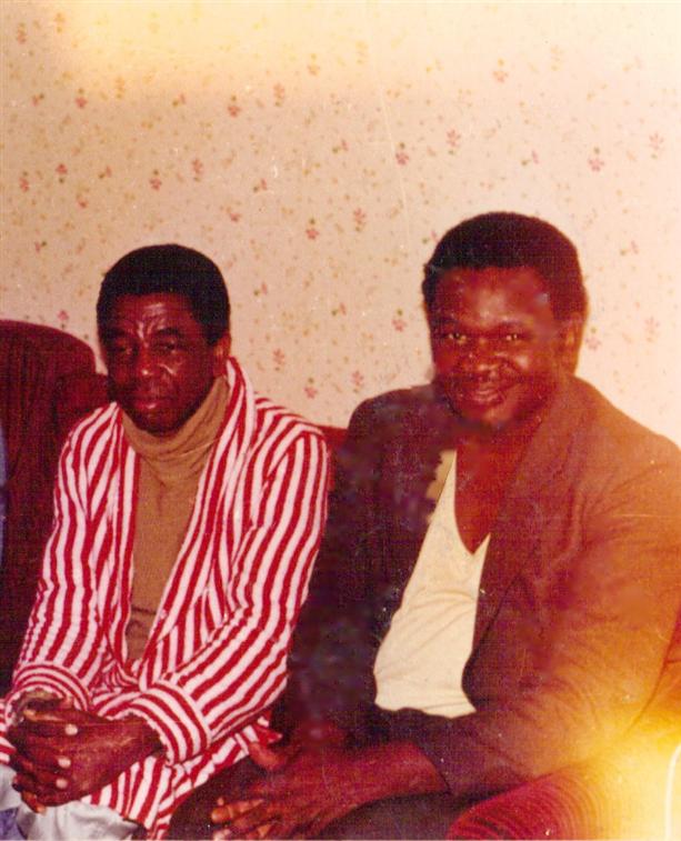 Mon regrett Papa, Mr. Robert Useni Kumbakisaka avec moi ( Dr L.Kumbakisaka)
