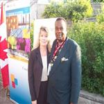 Dr. Lopold Kumbakisaka, diteur-Directeur avec  Shelly Glover, secretaire parlementaire c ...