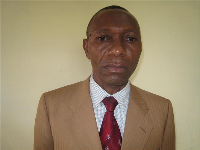 Valentin Diba est un crivain vivant  Mbujimayi, chef lieu de la Province du Kasa Oriental.