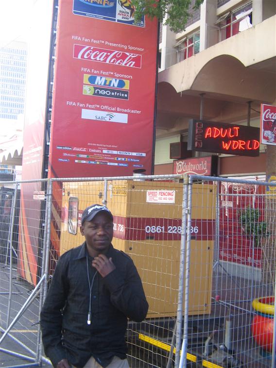 There I'm going to the FIFA draw for the FIFA wolrd cup in Long street cape-Town. La je vais assister au tirage aux sorts du Mundial 2010 a Cape Town.
