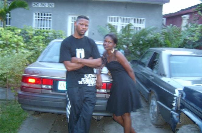 Edwardlove avec Nanou dans un Flat de Kasa vubu (Kinshasa)