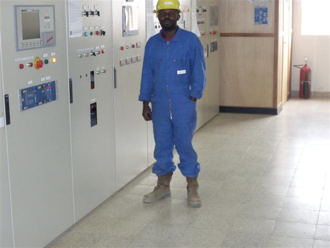 Centrale electrique de kinkazi a muanda,ici la salle de controle (perenco rdc)