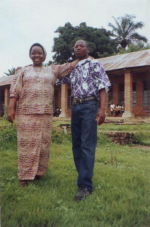 C'est dans l'enceinte du Lyce Kivuvu-Kieto Ngidinga avec notre la Soeur de la congrgation Notre Dame