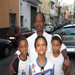 Michel avec mes fils en espagne don Imaeil,Adrian et Ndona Nzazi Mbela Perez de mere Espan ...