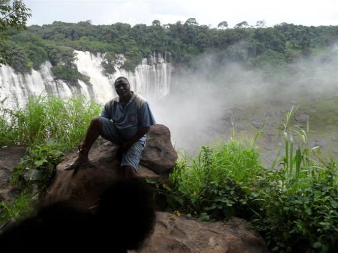 Un panorama de la chute de Kalandula dans la province de Malanje.